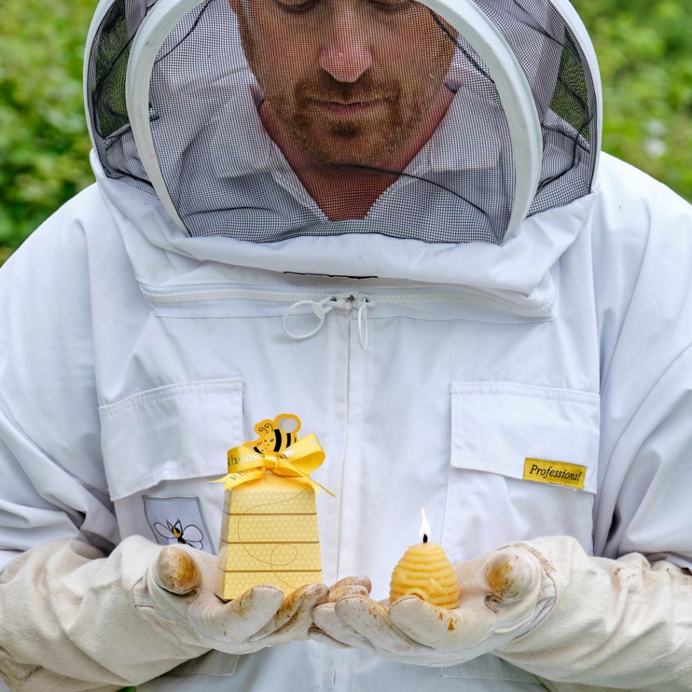 8 Benefits of Buying a Beeswax Candle
