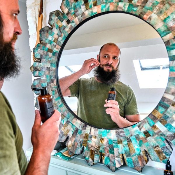 Man applying 3-in-1 Natural Beard Shampoo in a mirror